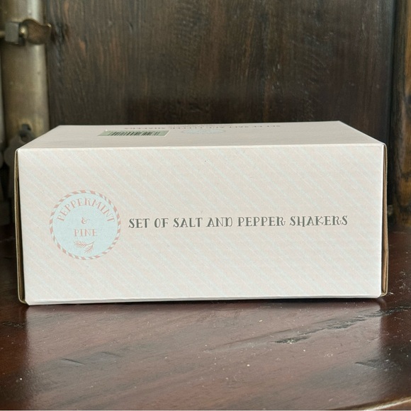 Peppermint & Pine Pastel Nutcrackers Ceramic Christmas Salt & Pepper Shaker Set - Picture 5 of 6